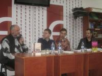 Сектор критики у книгарні Є