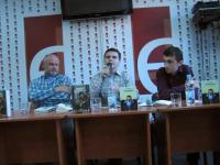 Сектор критики у книгарні Є